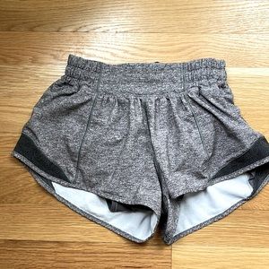 EUC Lululemon 2.5” Hotty Hot short, heathered gray.